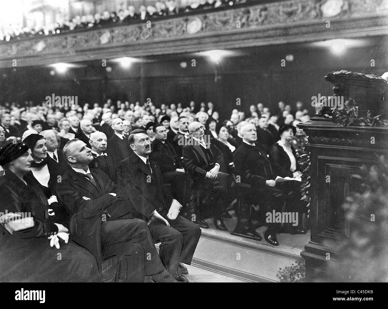 Adolf Hitler, Carl Friedrich Goerdeler, et Winifred Wagner à Leipzig, 1933 Banque D'Images