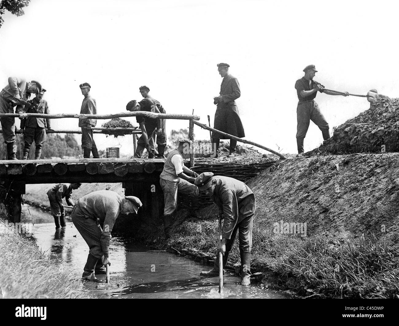 Les membres du Service du Travail volontaire Banque D'Images