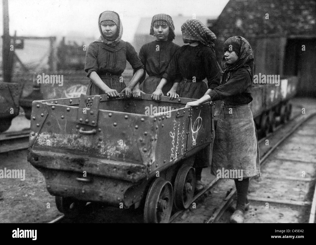Le travail des enfants dans l'industrie du charbon, 1915 Banque D'Images