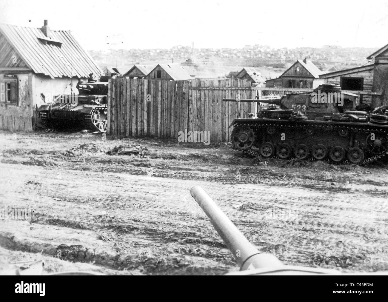 Les chars allemands dans la banlieue de Stalingrad Banque D'Images