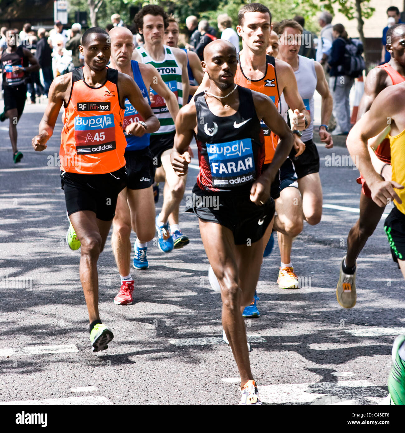 Mo Farah olympique 2012 double médaillé d'un 2011 10km course à travers Londres Banque D'Images