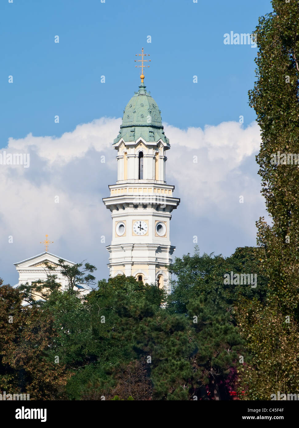 La cathédrale de fragment sur ciel en ville Uzhgorod, Ukraine Banque D'Images
