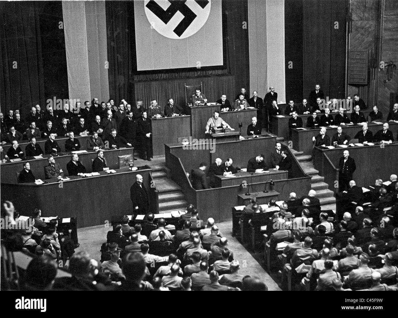 Hitler parle à la session d'ouverture du Reichstag 1933 Banque D'Images