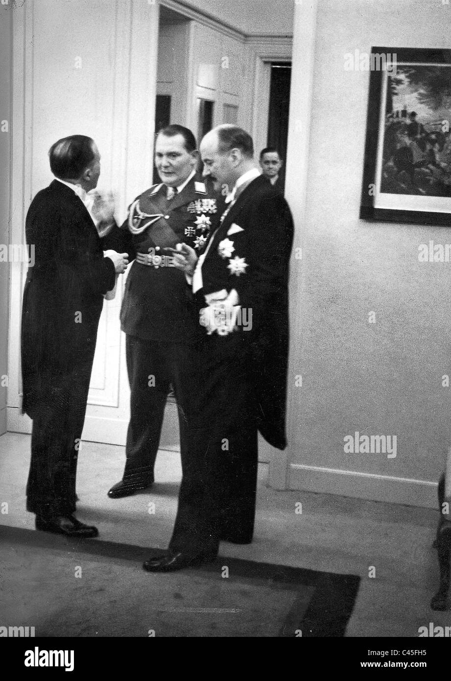 Hermann Goering parlant avec Eric Phipps et Andre Francois-Poncet Banque D'Images