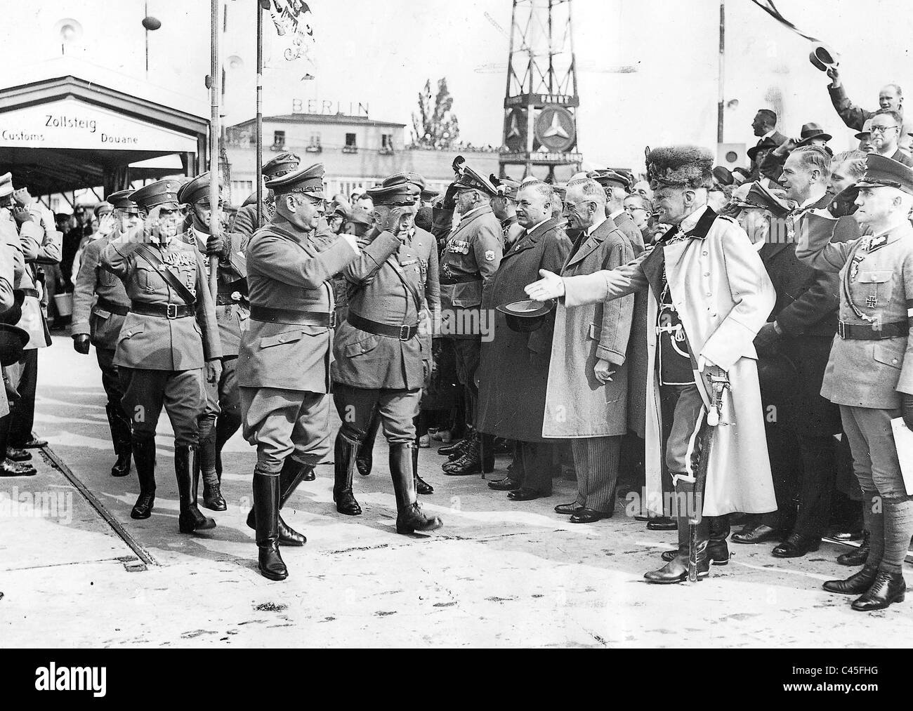 Rally 1932 - Seldte Stahlhelm et Duesterberg Mackensen salue Banque D'Images