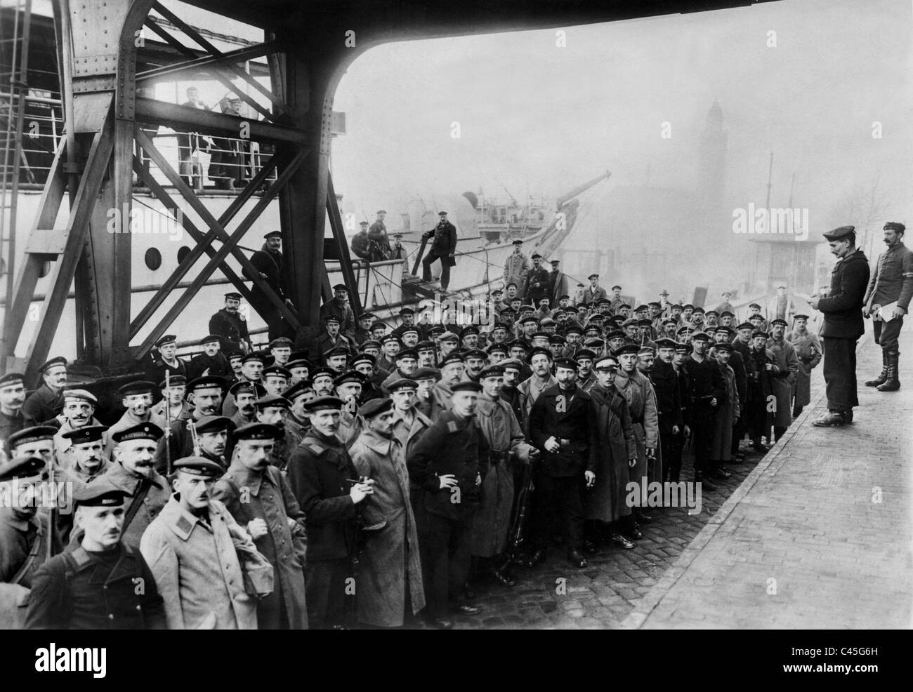 La division de la garde des forces de sécurité portuaire dans le port de Hambourg, 1919 Banque D'Images