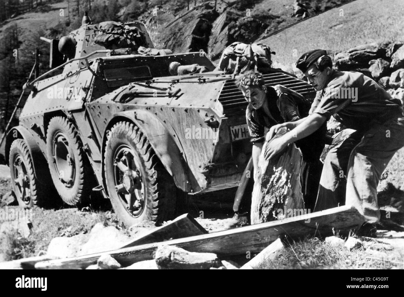 Des véhicules blindés allemands dans les Alpes occidentales, 1944 Banque D'Images