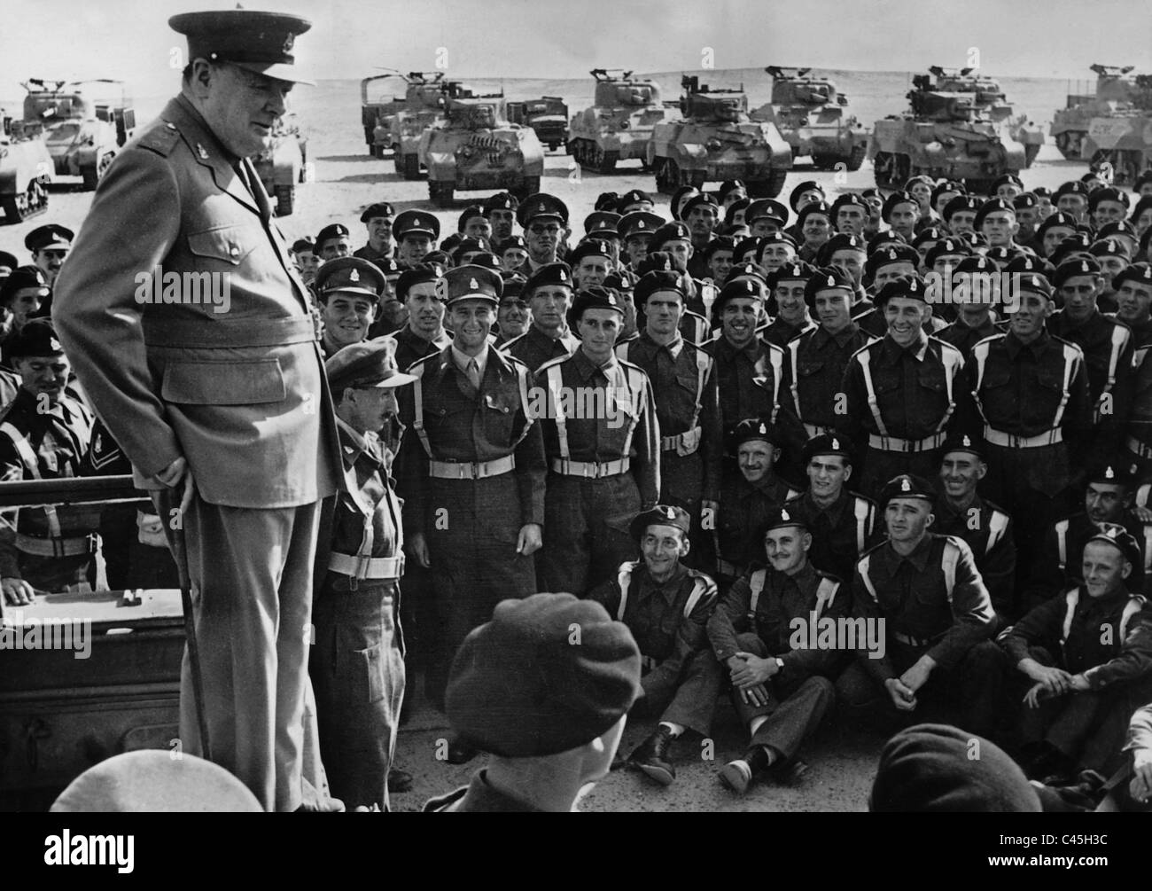 Winston Churchill est titulaire d'un discours devant des camions-citernes, 1943 Banque D'Images