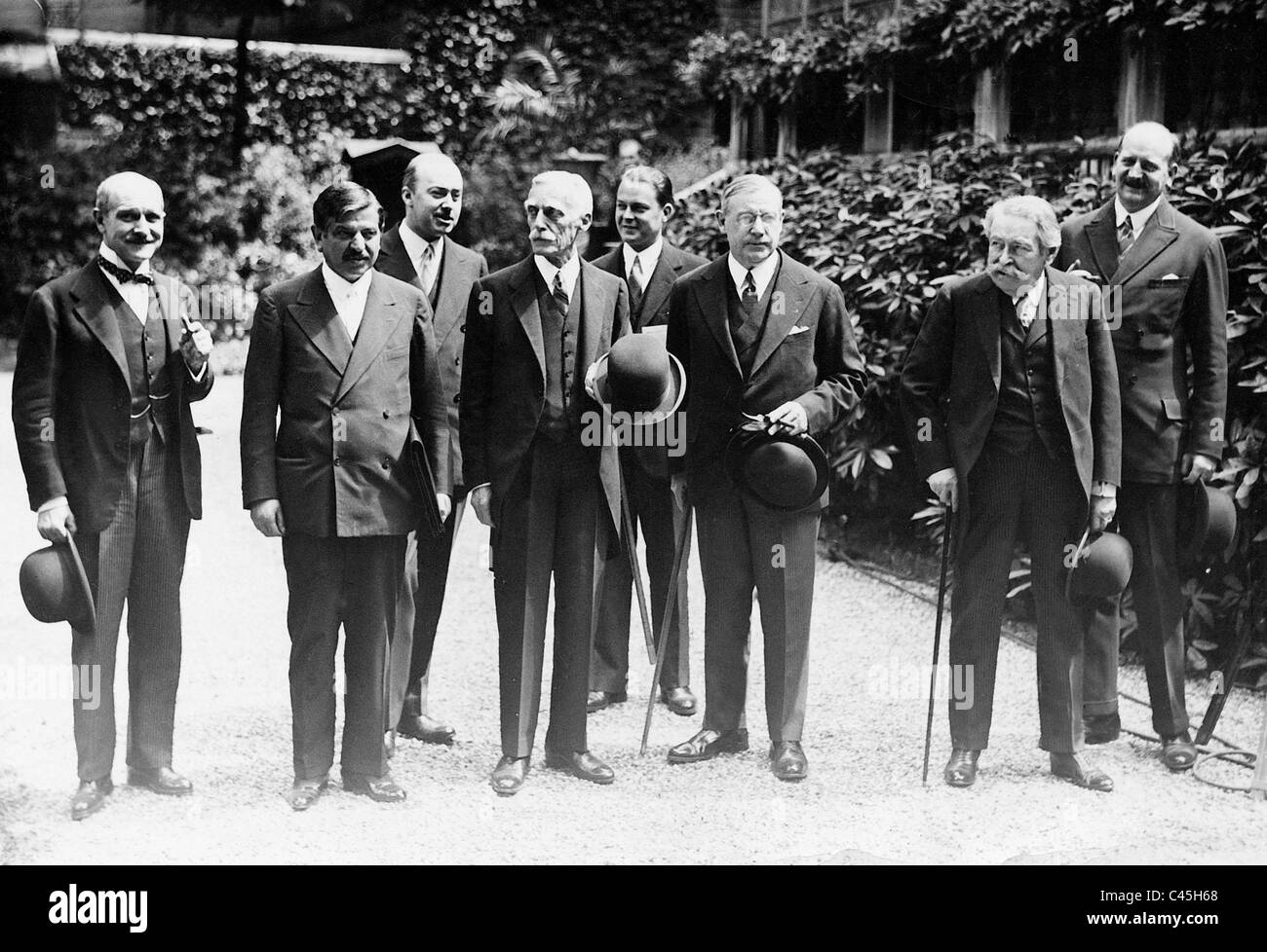 Aristide Briand, Pierre Laval, Andrew Mellon, François Pietri, Walter Edge et Etienne Flandin Banque D'Images