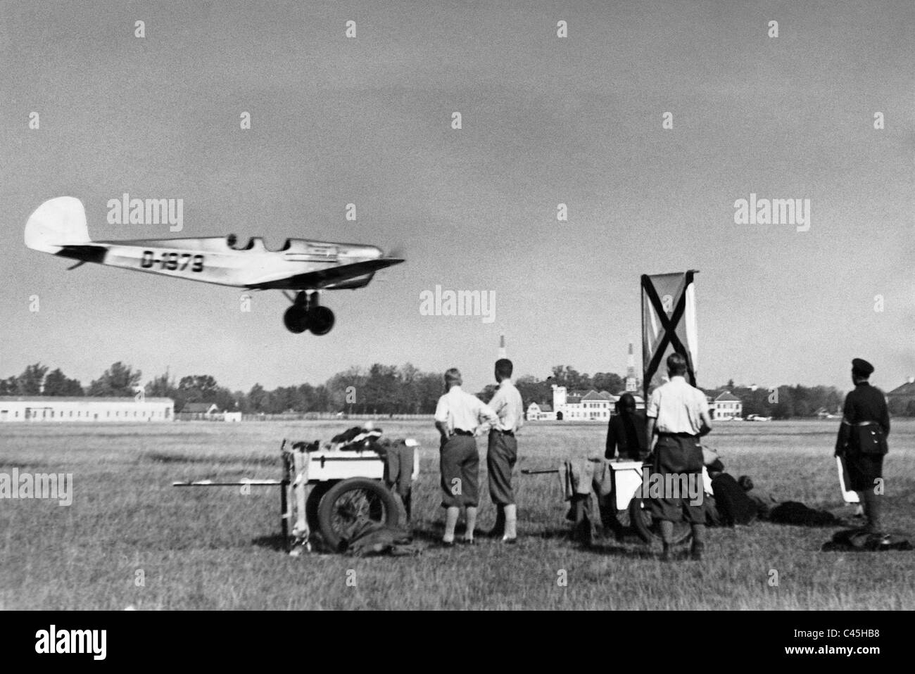 L'atterrissage et au décollage des exercices dans l'école de pilotage Munich-Schleissheim , 1931 Banque D'Images