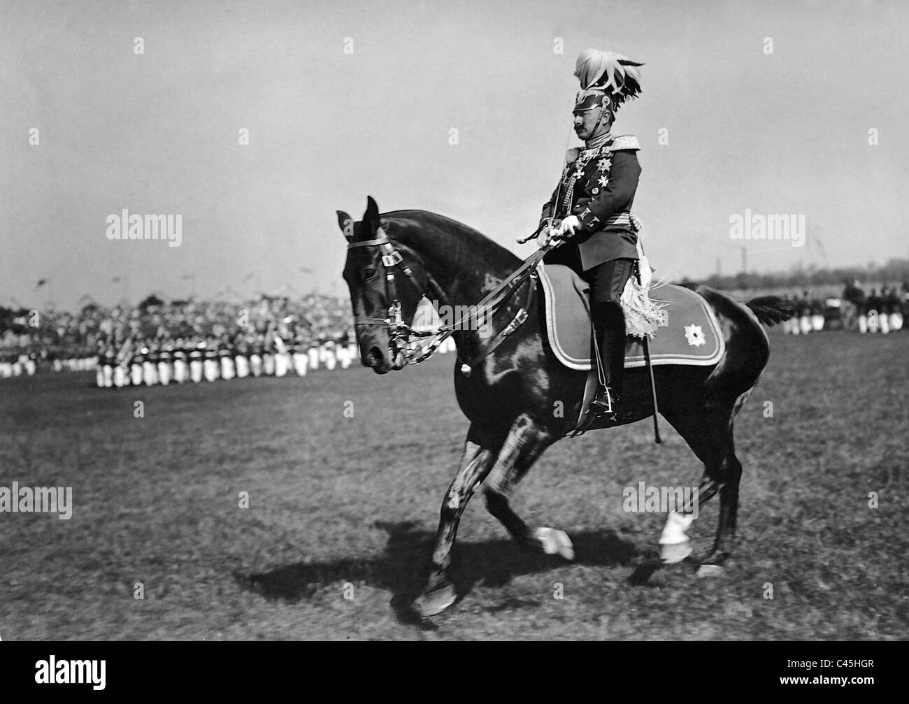 L'empereur Guillaume II à la parade de printemps 1911, sur le terrain de Tempelhof à Banque D'Images