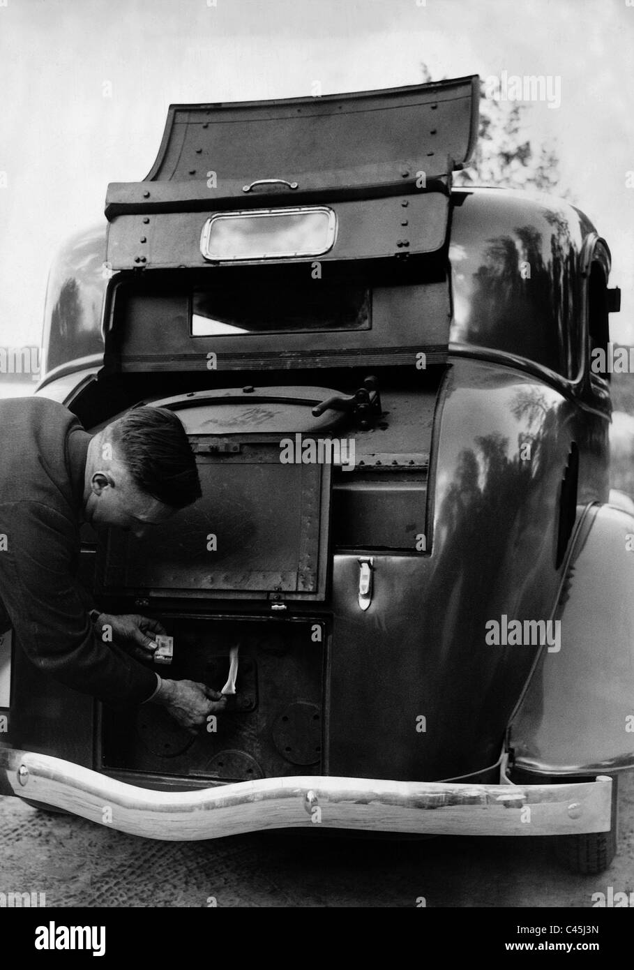 Voiture avec bois gaz power, 1935 Banque D'Images