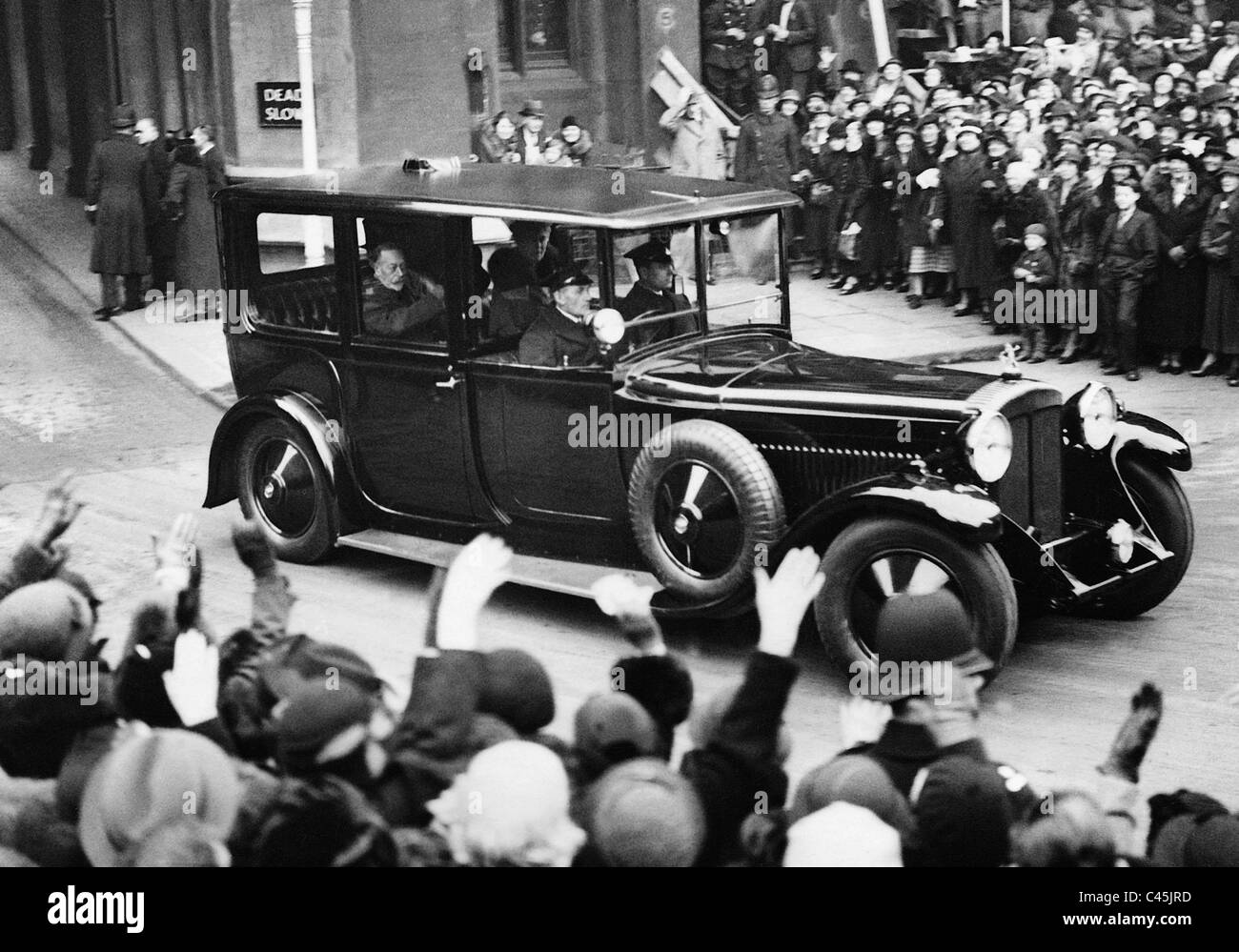 Le roi George V et la reine Mary dans l'automobile, 1934 Banque D'Images