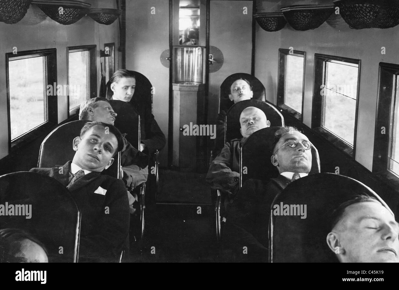 Les passagers dans les sièges de couchage, 1926 Banque D'Images