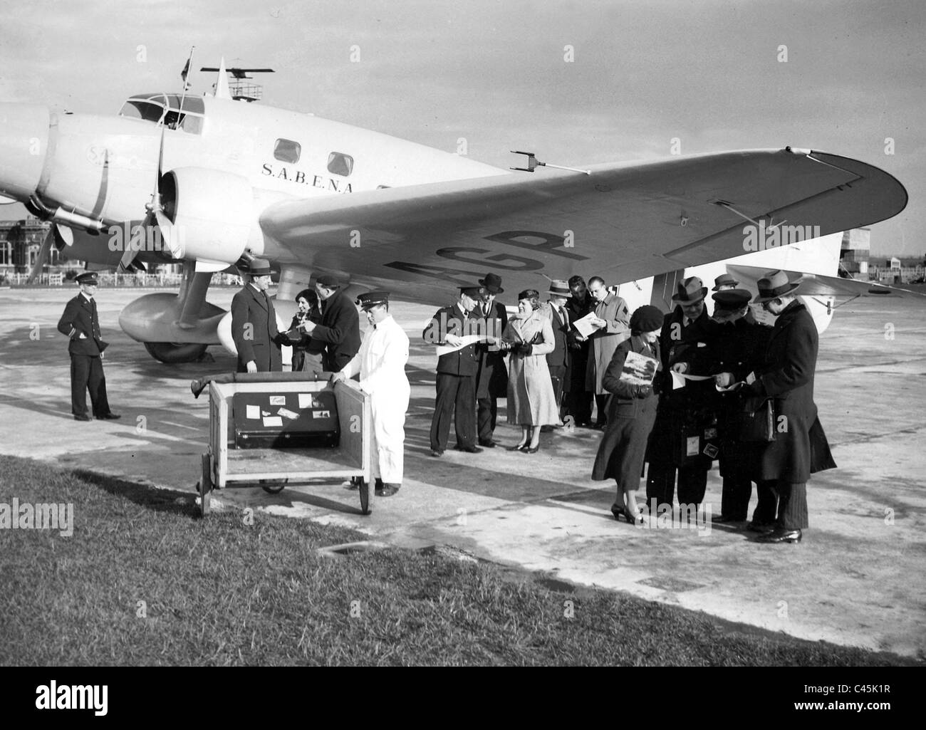 Les passagers à l'avant d'un Savoia-Marchetti S.73 appartenant à la compagnie aérienne belge Sabena, 1937 Banque D'Images