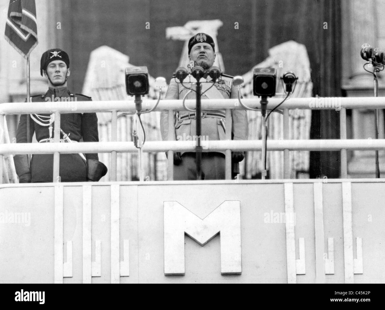 Benito Mussolini pendant une speecjh, photo non datée. Banque D'Images
