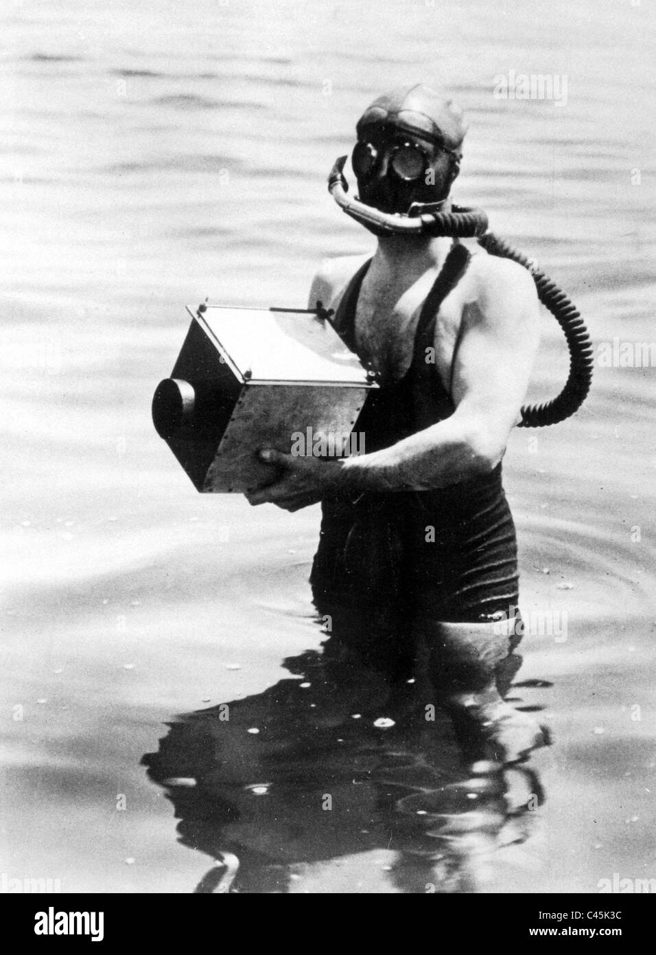 Plongeur avec appareil photo sous-marin Banque D'Images