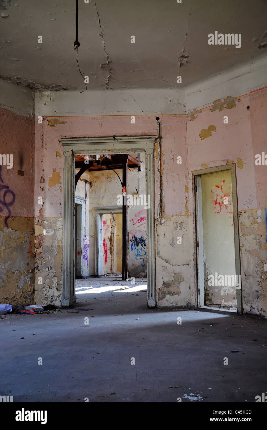 Détail d'une vieille maison en ruine Banque D'Images