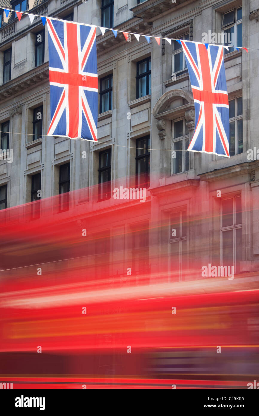Union Jack Les drapeaux sur Regent Street, à Londres, Angleterre Banque D'Images
