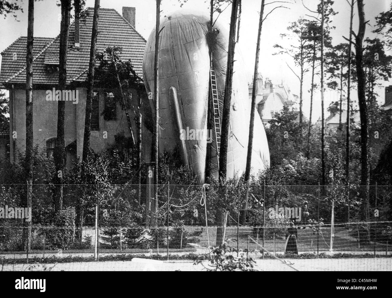 Crash d'un dirigeable Parseval dans Grunewald, 1908 Banque D'Images