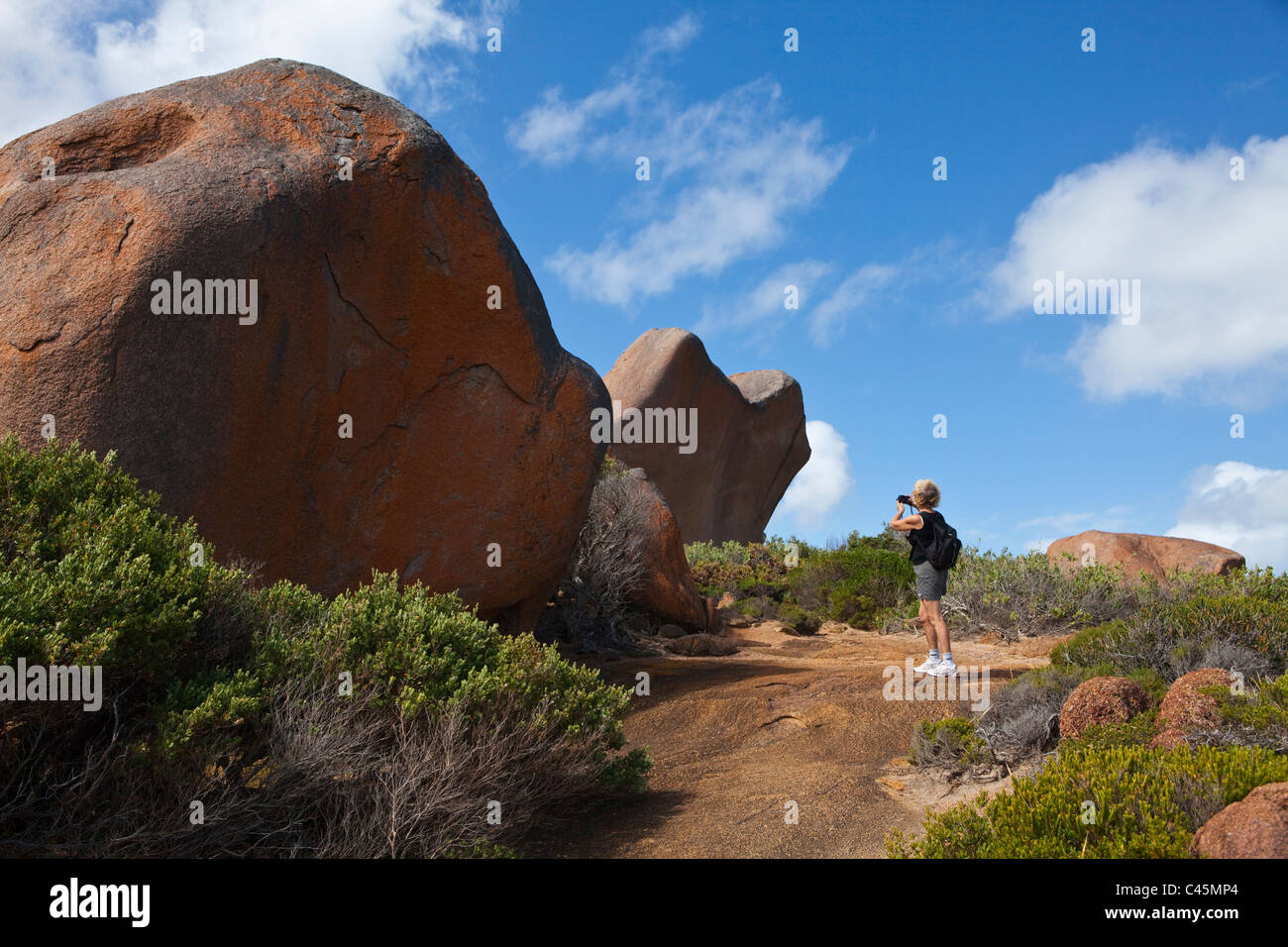 Au randonneur Rock sifflement. Thistle Cove, Cape Le Grand National Park, Esperance, Western Australia, Australia Banque D'Images