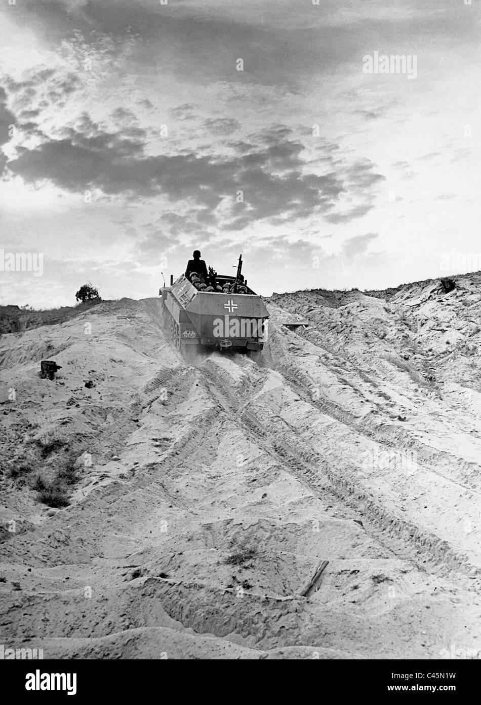 Véhicule de transport de troupes sur la zone d'entraînement militaire, 1942 Banque D'Images