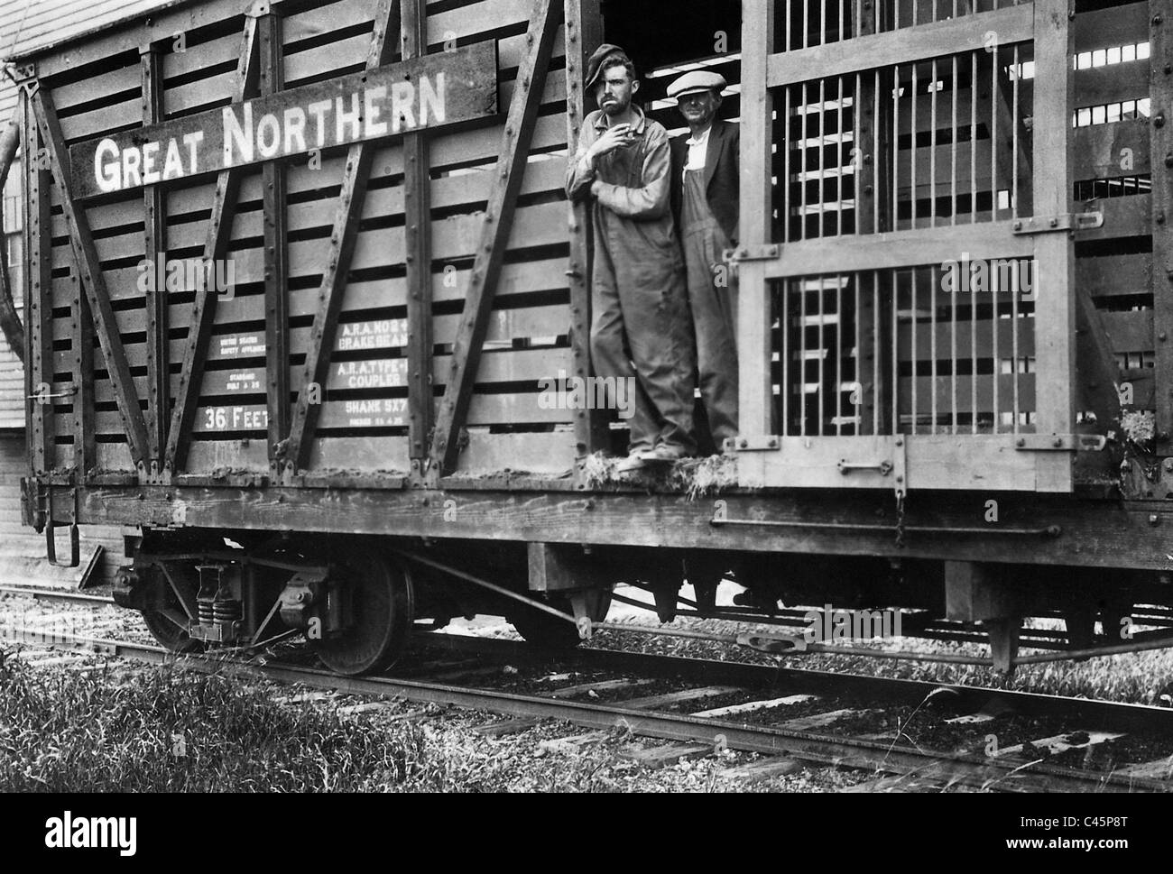 Deux vagabonds dans un wagon de marchandises, 1926 Banque D'Images