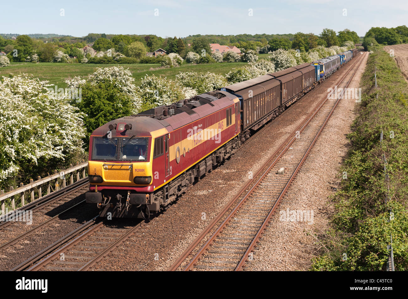 Le transport ferroviaire de marchandises Train Spotting Class 92 n° 92001 'Victor Hugo' Classe 380 faisant glisser nos 380018 et 380019 Banque D'Images