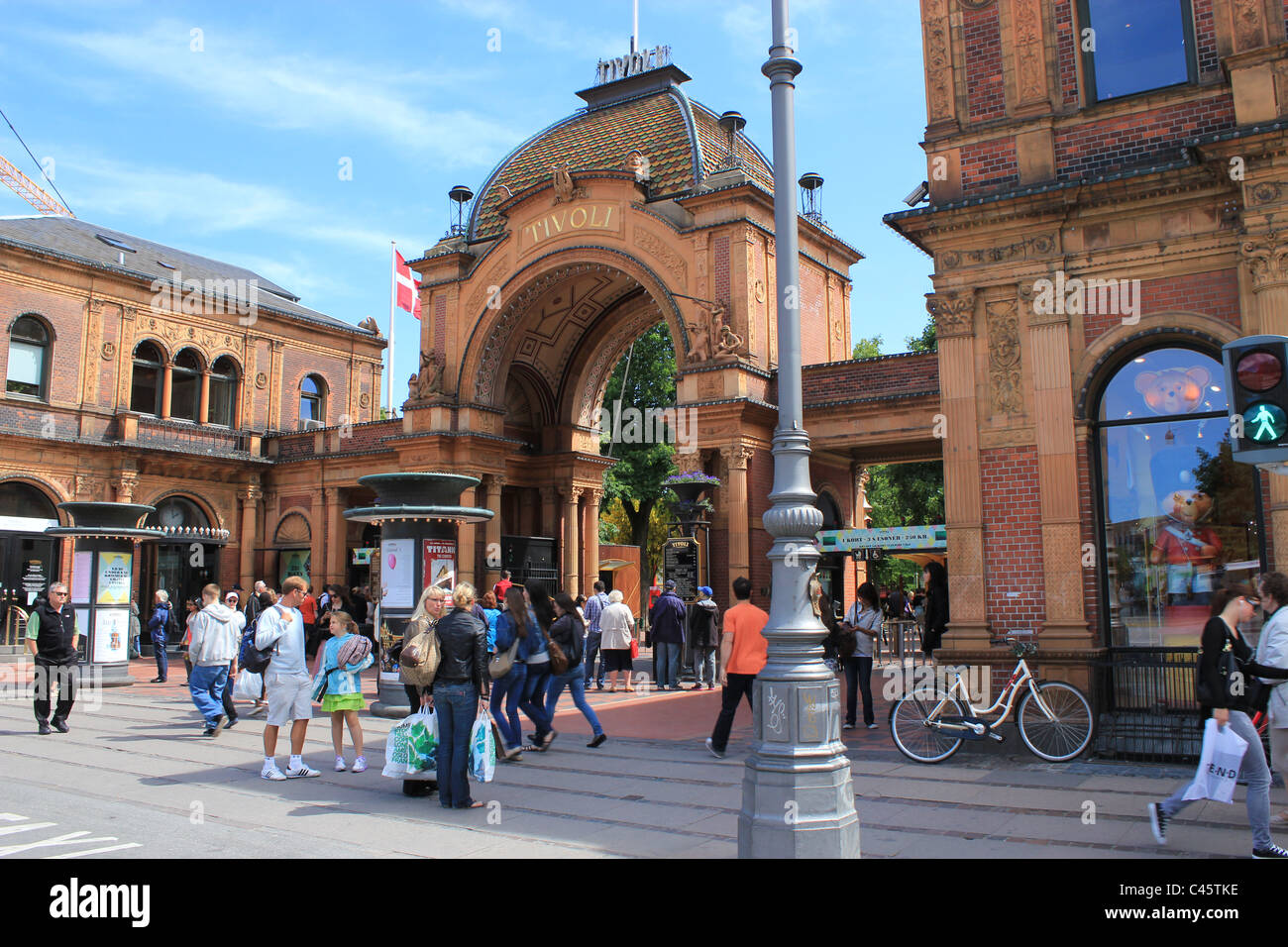 Entrée de Tivoli gardens à Copenhague Banque D'Images