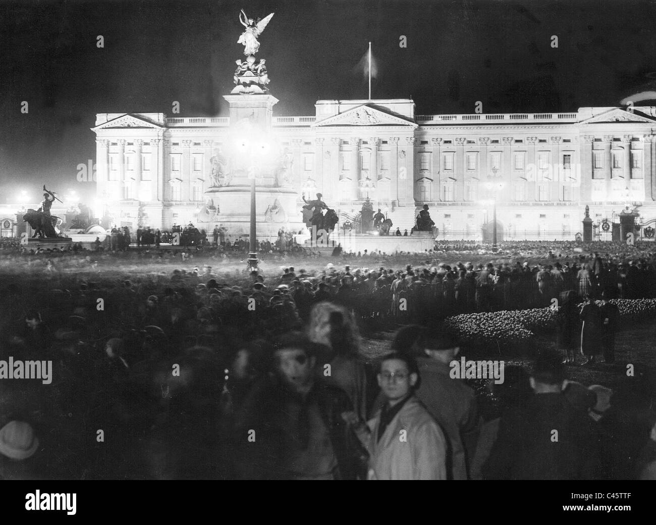 Palais de Buckingham à Londres la nuit, 1935 Banque D'Images