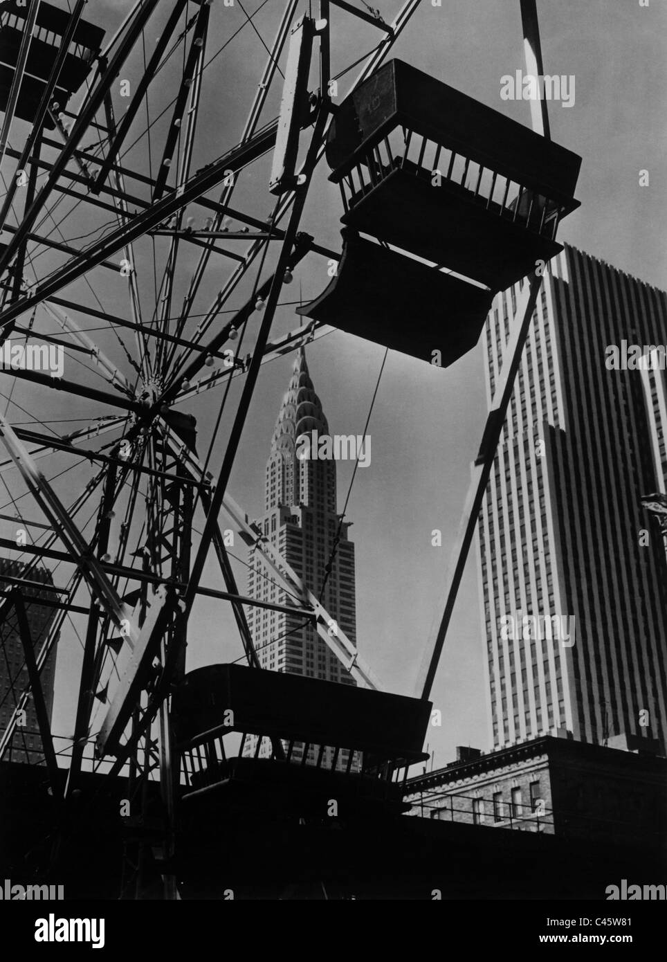 Vue sur le Chrysler Building et l'immeuble du Daily News Banque D'Images