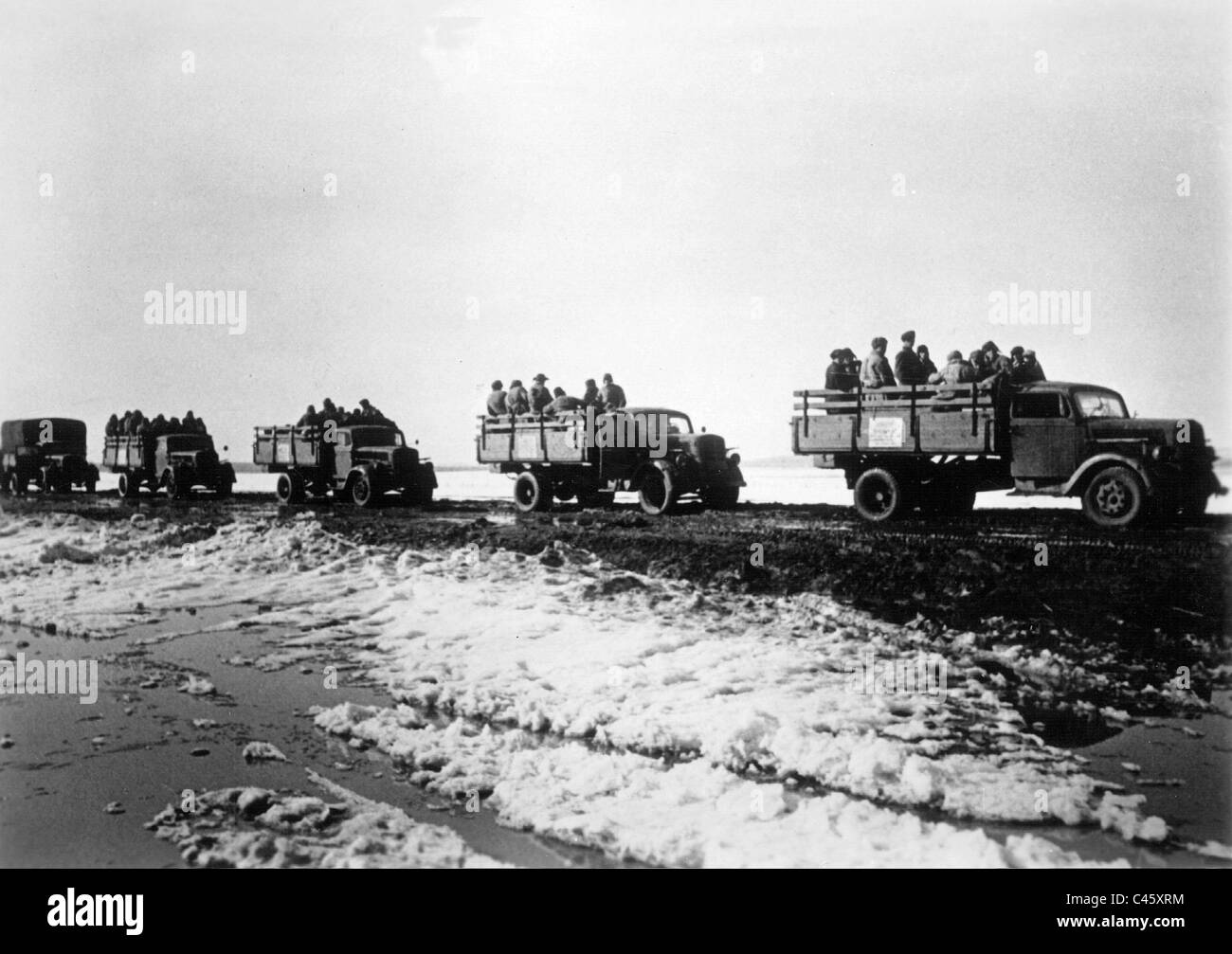 Convoi allemand au cours des combats autour de Kharkov, 1943 Banque D'Images