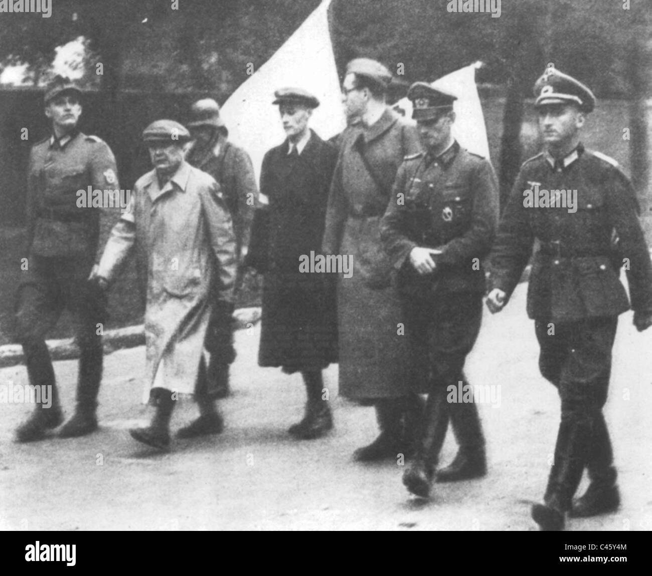 Des émissaires de l'Armée polonaise de l'intérieur avec des officiers allemands, 1944 Banque D'Images