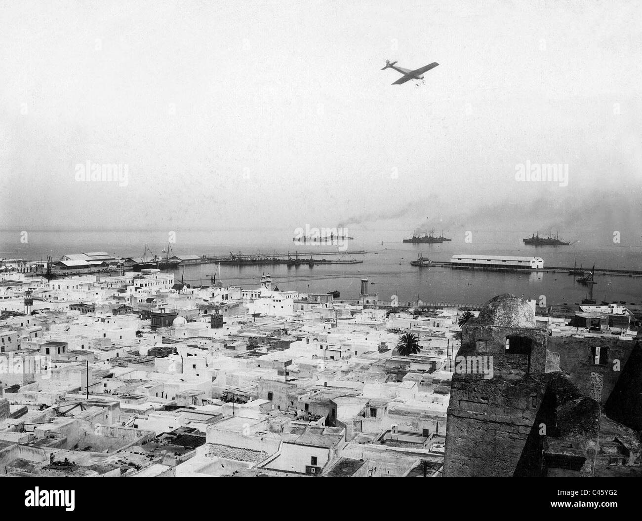 Roland Garros sur Tunis, 1913 Banque D'Images