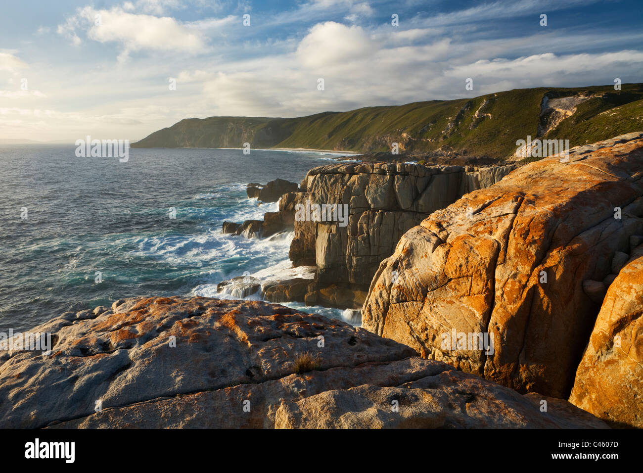 Côte sauvage à l'écart, Torndirrup National Park, Albany, Australie occidentale, Australie Banque D'Images