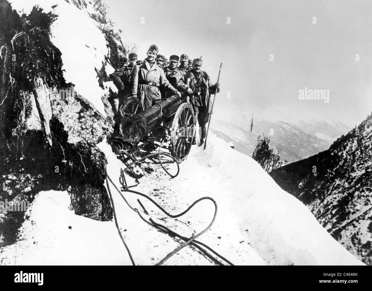 Les soldats autrichiens avec un canon de montagne, 1916 Banque D'Images