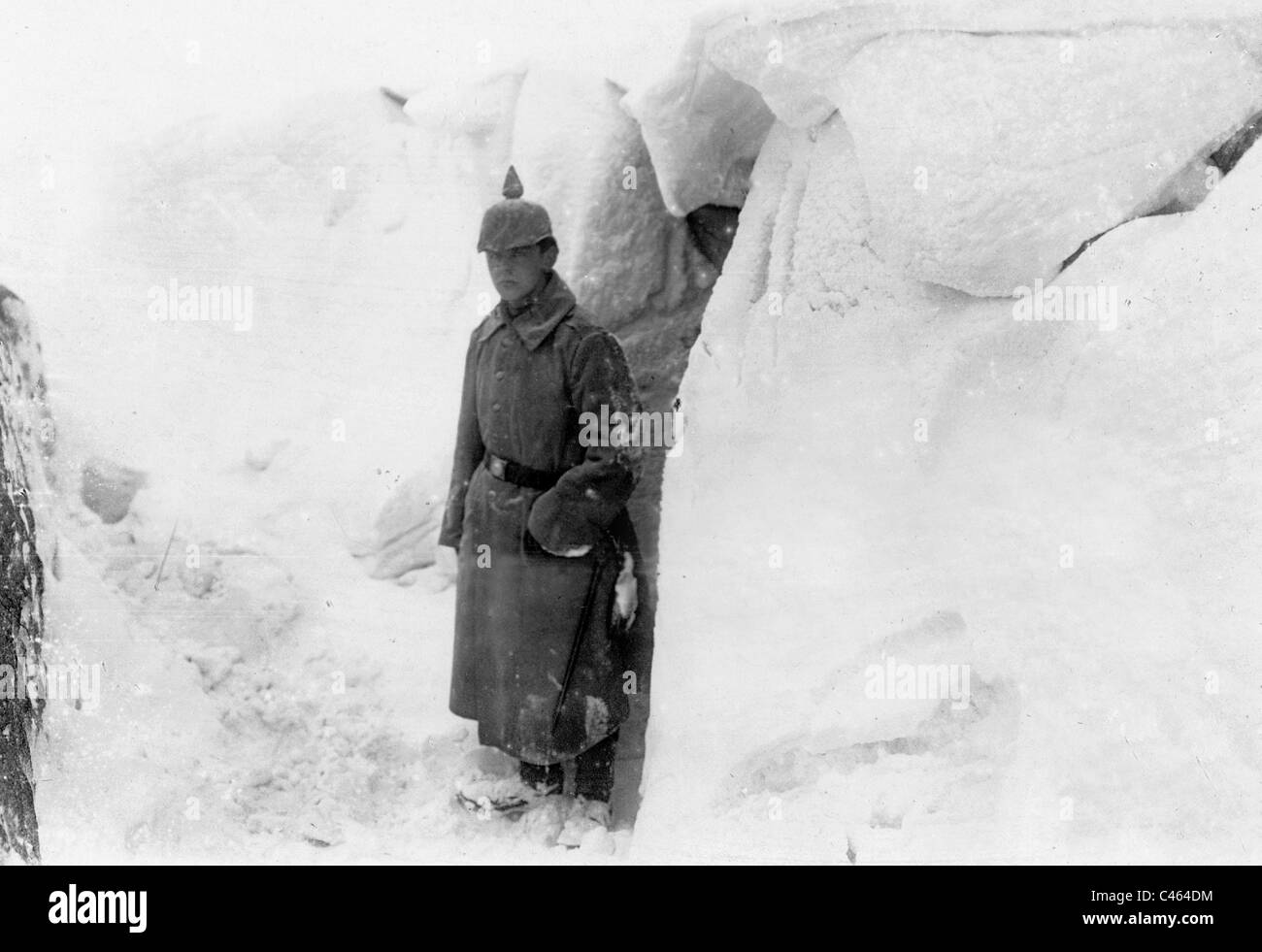 Un abri couvert de neige dans l'Est, 1916 Banque D'Images