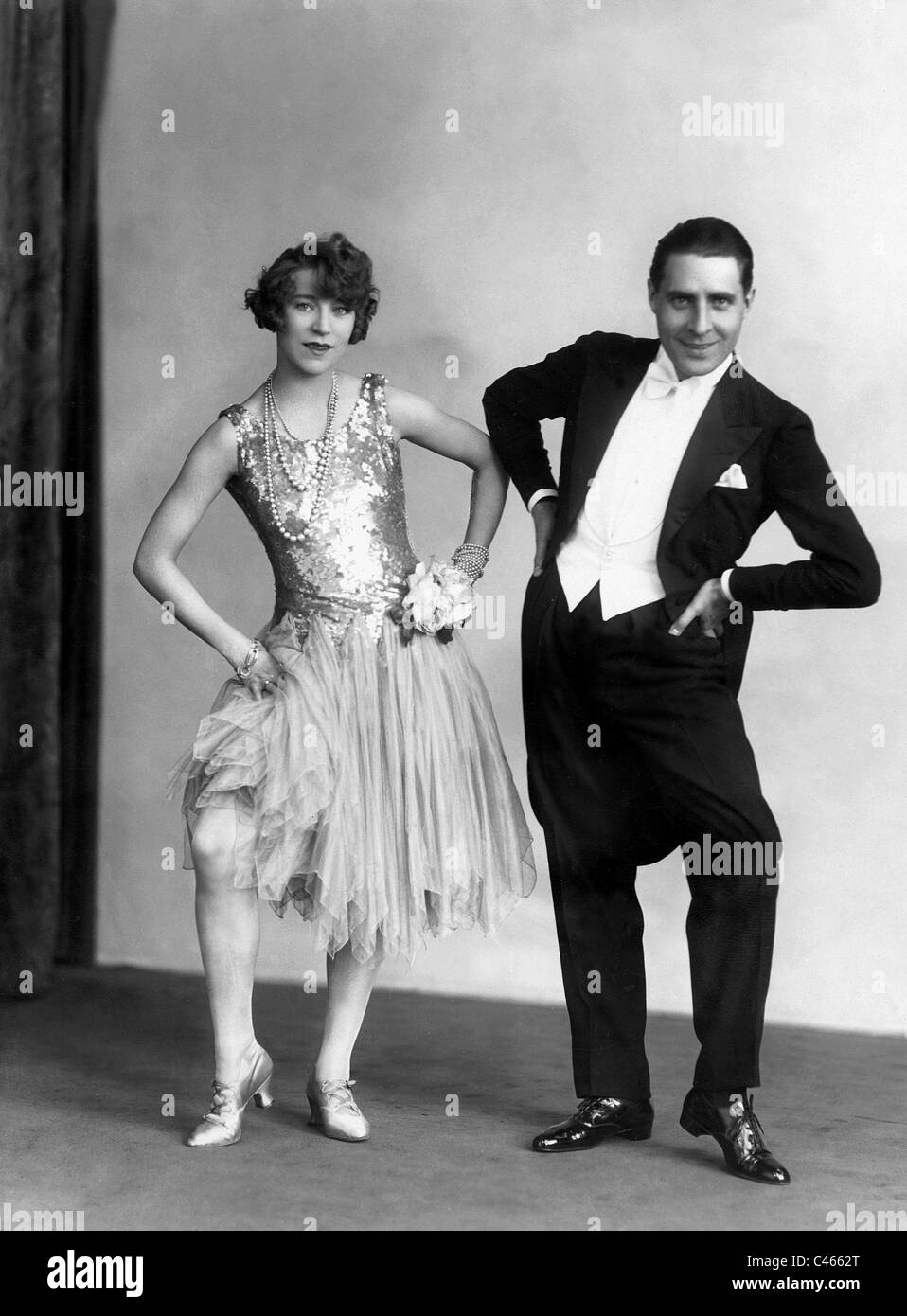Les interprètes dansent le fond noir, 1926 Banque D'Images