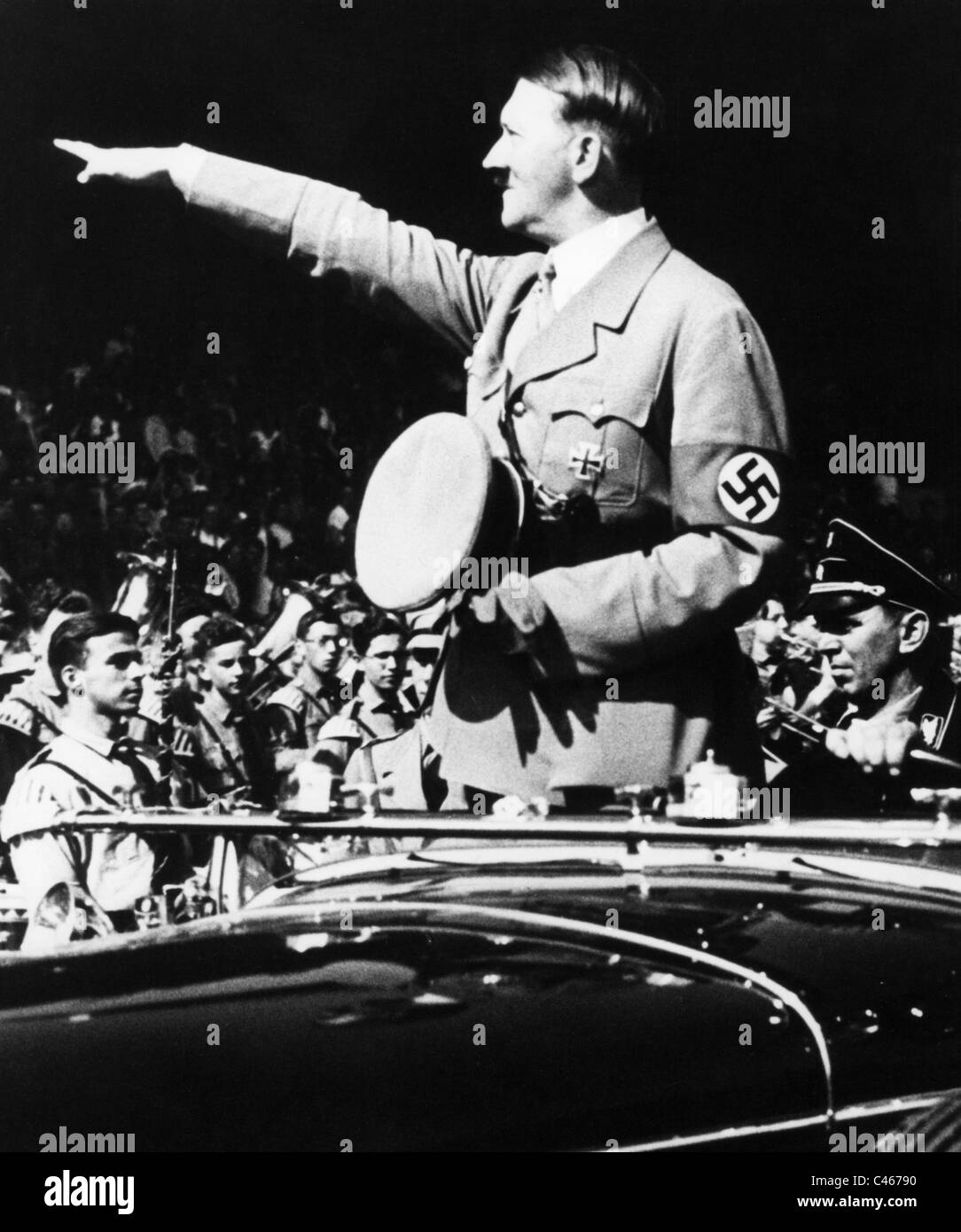 L'Allemagne nazie : Hitler salute Banque D'Images
