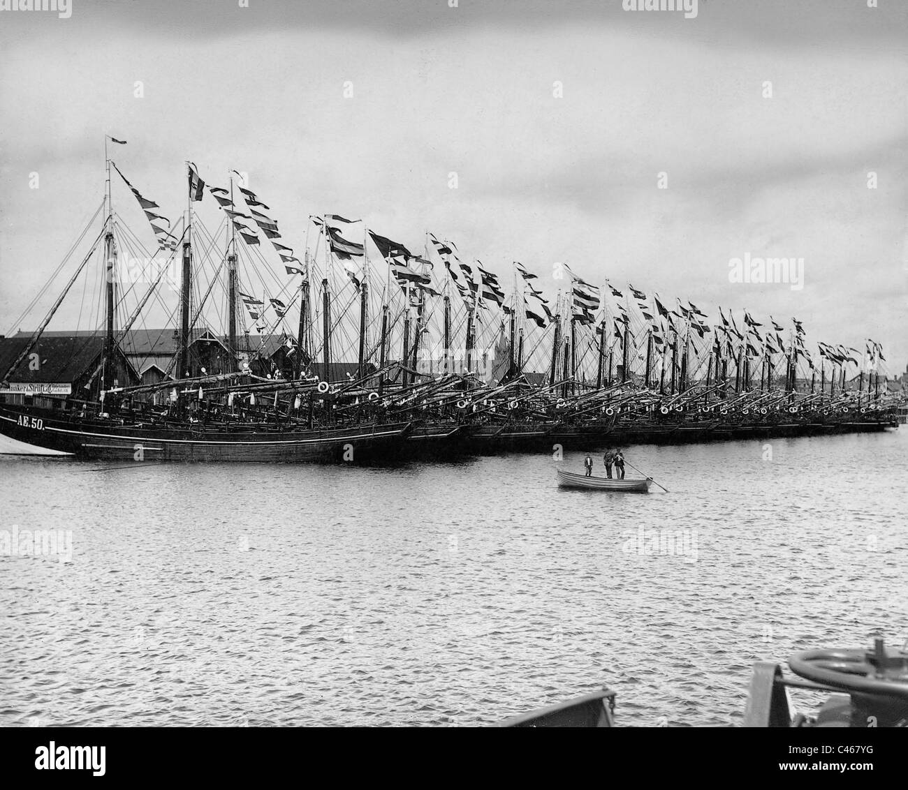 La flotte de pêche dans le port, 1901 Banque D'Images