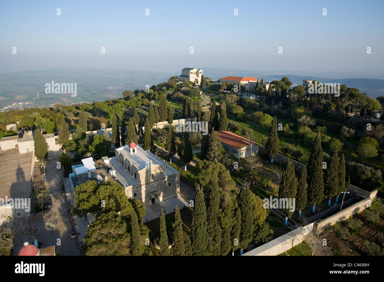 Photographie aérienne de la Transfiguration église sur le sommet du mont Tavor dans la basse Galilée Banque D'Images