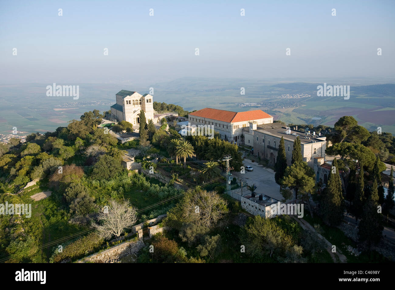 Photographie aérienne de la Transfiguration église sur le sommet du mont Tavor dans la basse Galilée Banque D'Images