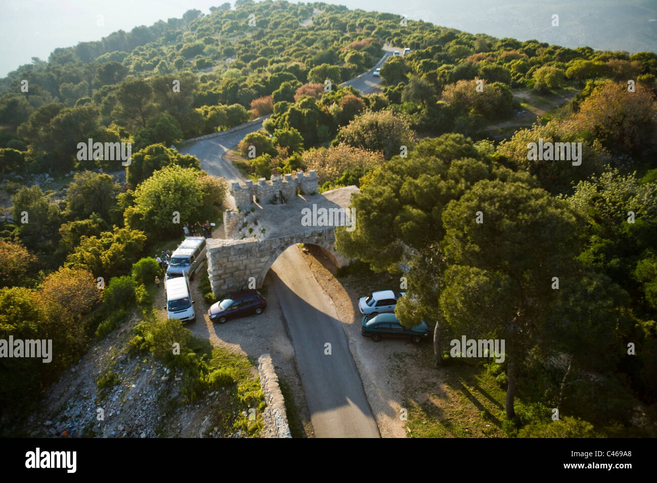 Photographie aérienne de la Transfiguration église sur le sommet du mont Tavor dans la basse Galilée Banque D'Images