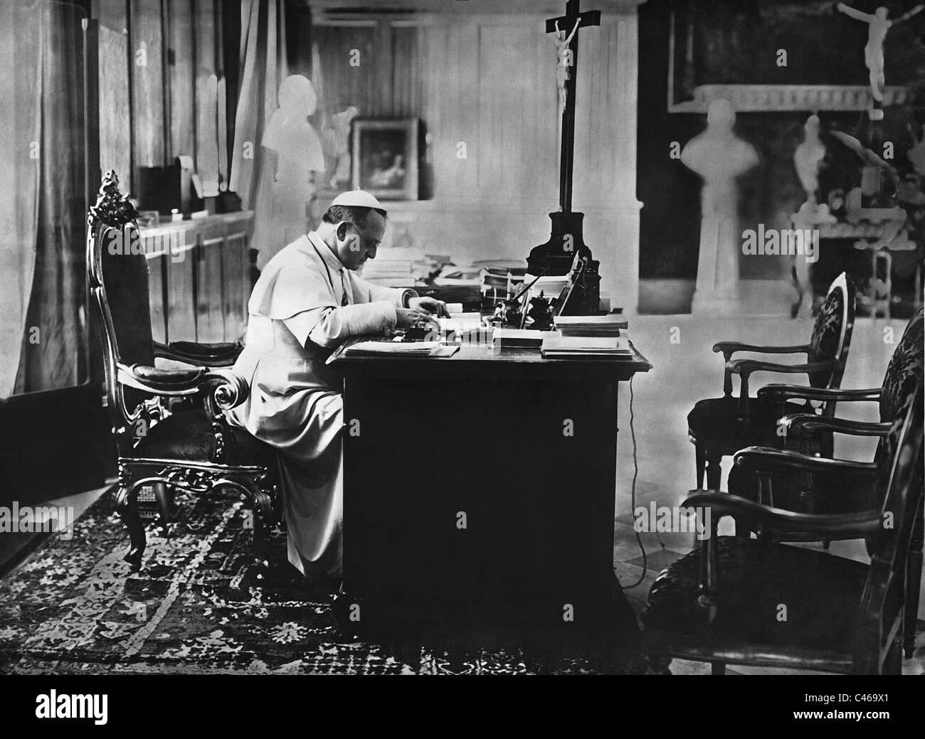 Le pape Pie XI dans son étude, 1930 Banque D'Images