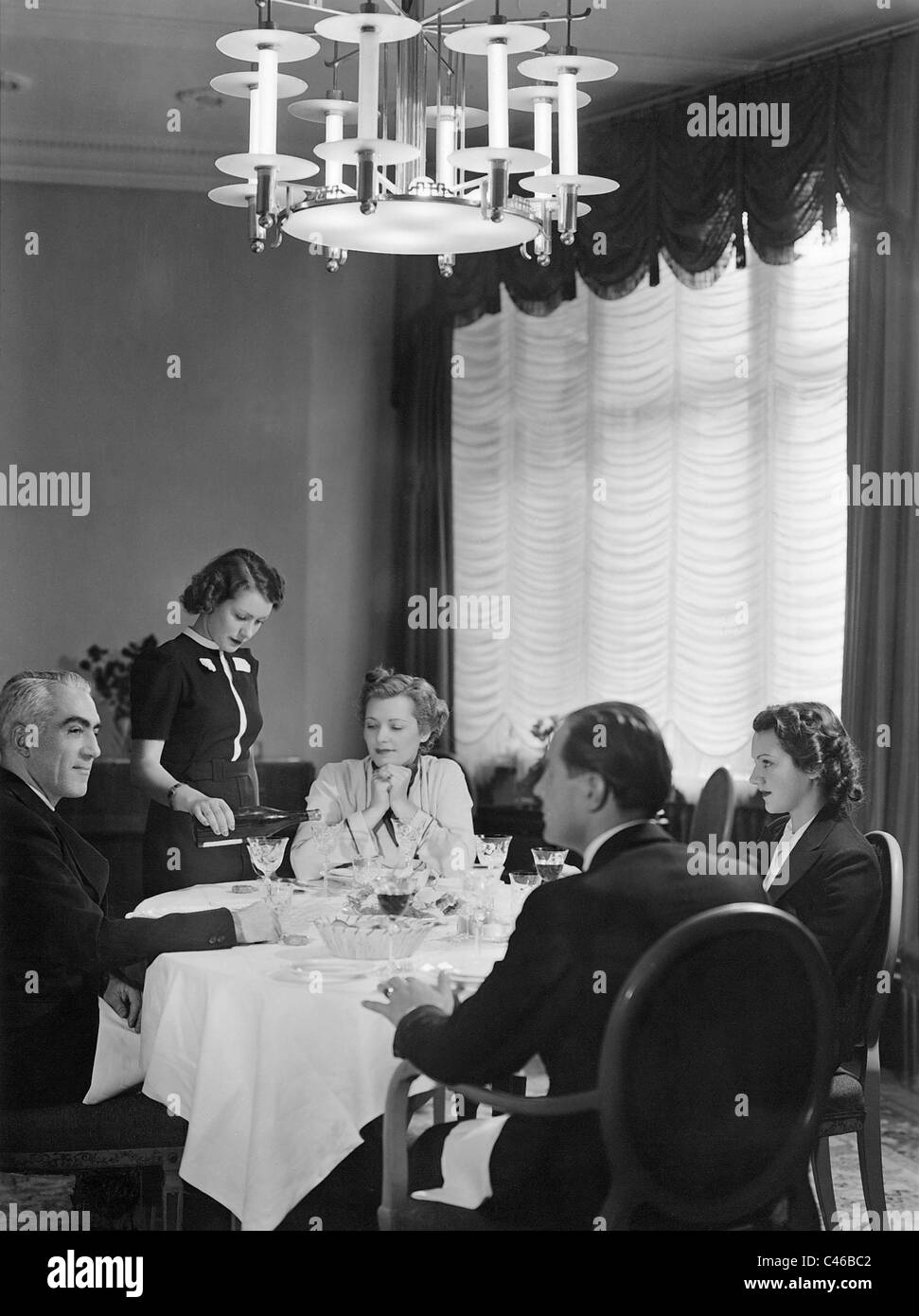 Olga Chekhova avec Franz Weihmayr et sa fille Ada, 1937 Banque D'Images