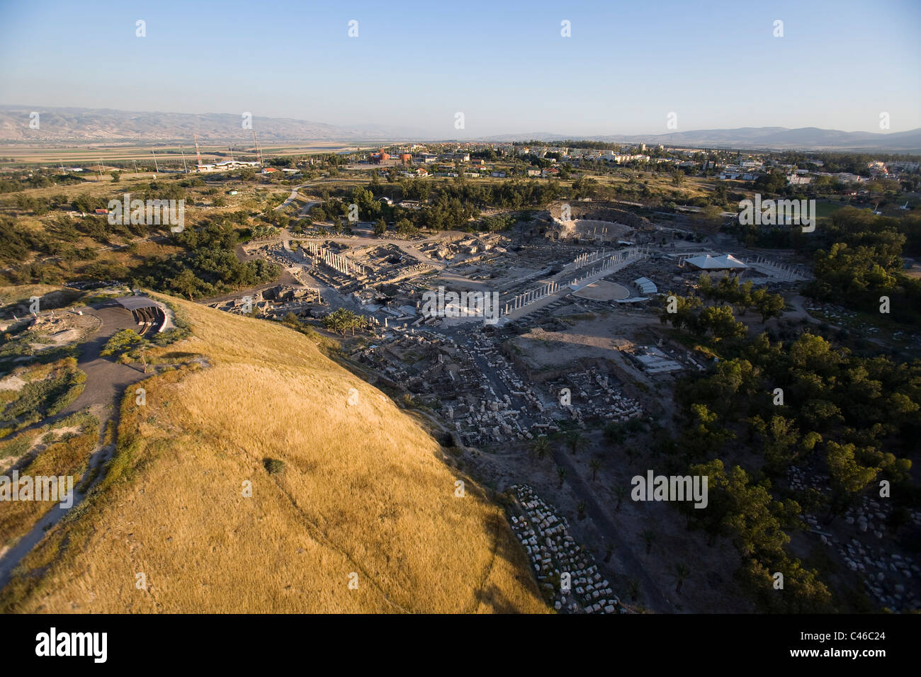 Photographie aérienne des ruines de la ville romaine de Beit Shean dans la vallée du Jourdain Banque D'Images