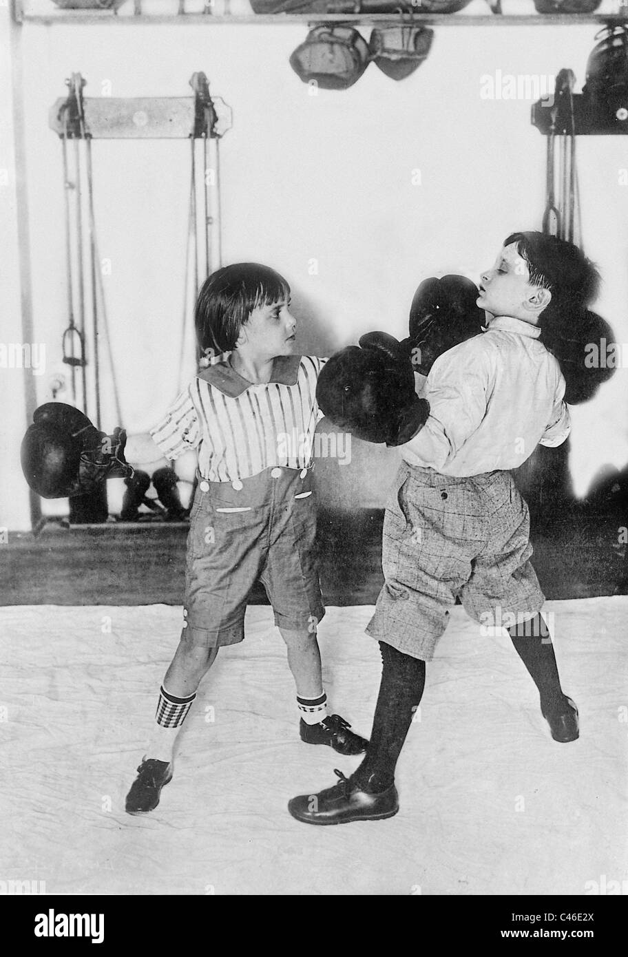 Boîtes avec Jackie Coogan, Reczewski 1921 maître d'échecs Banque D'Images