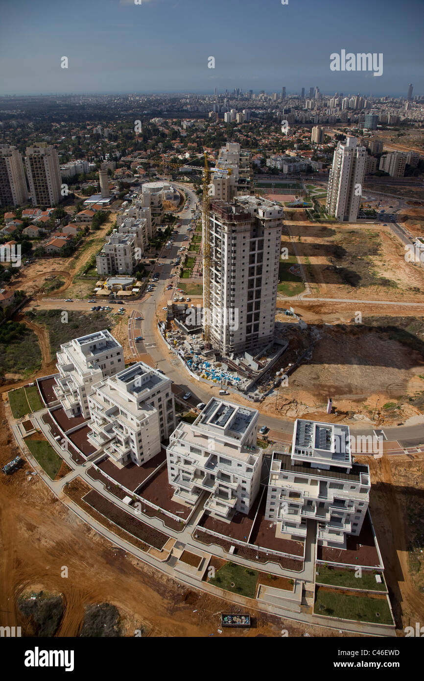 Photographie aérienne de la ville de Kiryat Ono dans la métropole Dan Banque D'Images