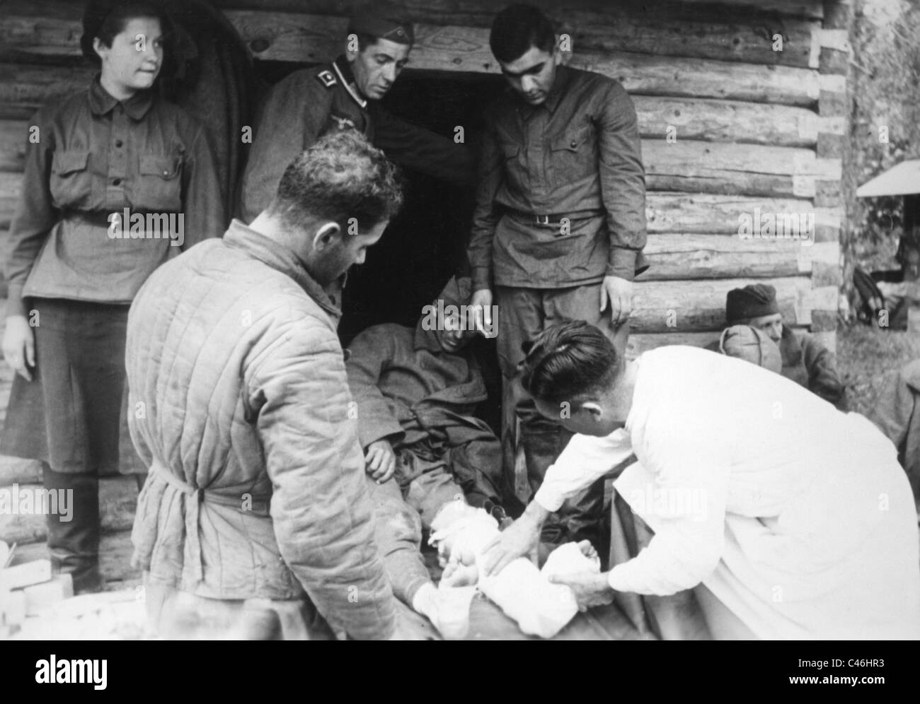 Seconde Guerre mondiale, des prisonniers de guerre russe : Soins Medicial Banque D'Images