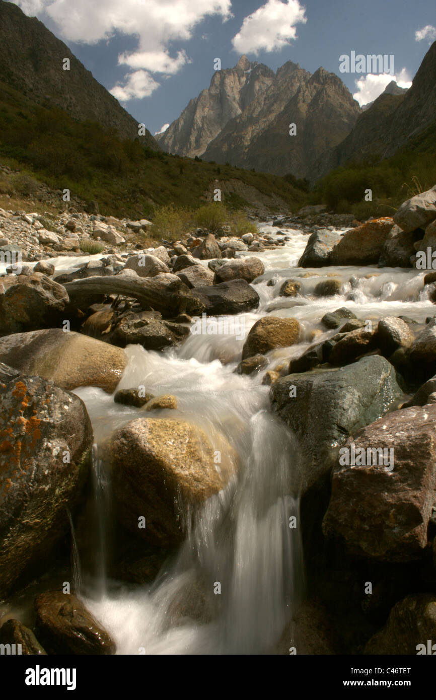 Rivière Sokuluk, gamme Kirghize, Kyrgygzstan Tian-shan occidental, Banque D'Images